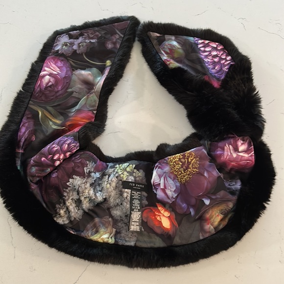 Ted Baker reversible black faux fur scarf NWOT - Picture 8 of 15